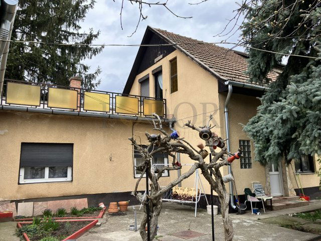 Eladó családi ház, Vecsésen 140 M Ft, 6+2 szobás