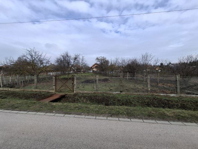 Eladó telek, Szentmártonkátán, Bata Sámuel utcában 26 M Ft