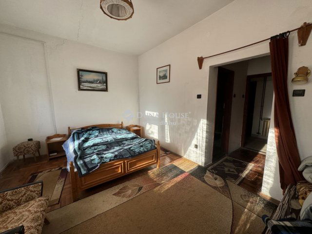 Eladó családi ház, Pilisszentlászlón 220 M Ft, 12+1 szobás