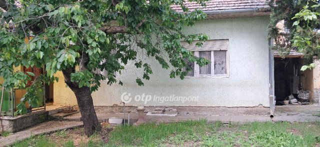 Eladó családi ház, Szurdokpüspökin 28 M Ft, 3 szobás
