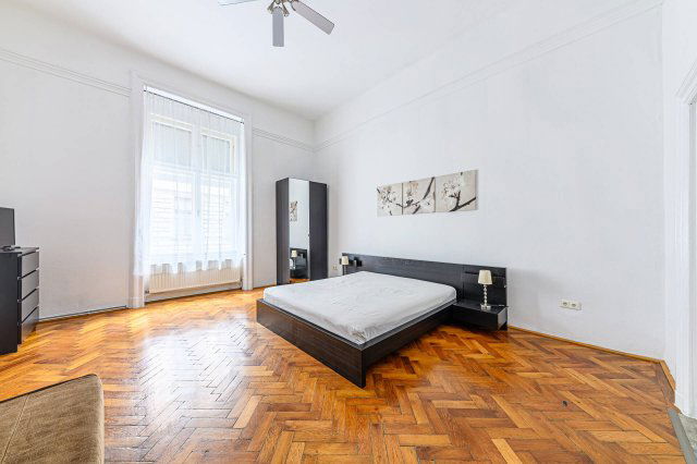 Eladó téglalakás, Budapesten, VI. kerületben 158 M Ft, 4 szobás