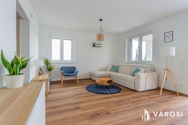 Eladó téglalakás, Balatonföldváron 139.9 M Ft, 4 szobás