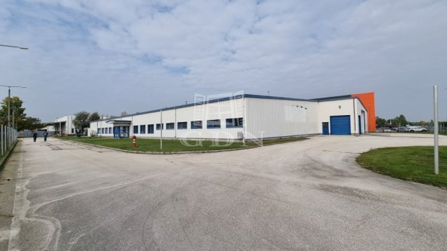 Kiadó ipari ingatlan, Székesfehérvárott 3337 E Ft / hó