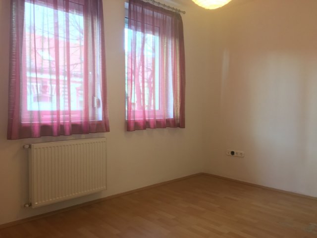 Kiadó téglalakás, albérlet, Pécsett 220 E Ft / hó, 3 szobás