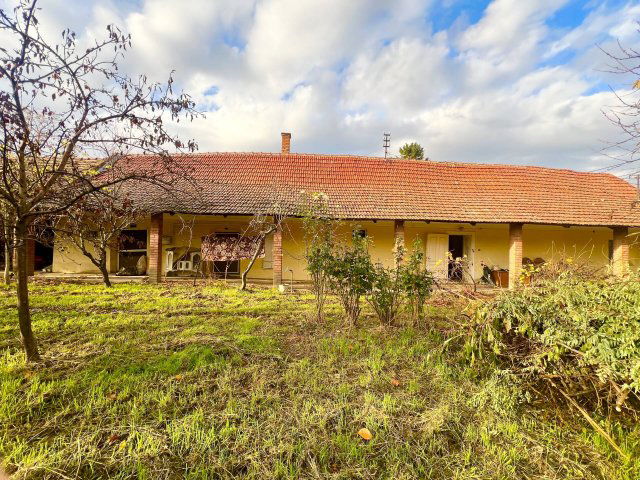 Eladó családi ház, Békésen 12 M Ft, 1 szobás