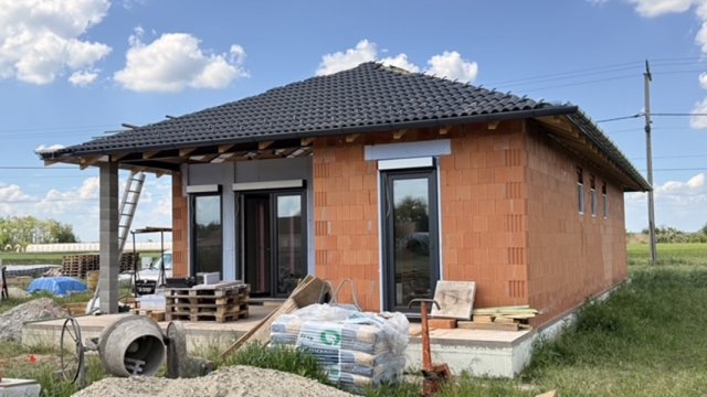 Eladó családi ház, Röszkén 95.9 M Ft, 4 szobás