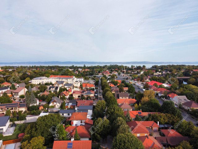 Eladó családi ház, Siófokon 160 M Ft, 18 szobás