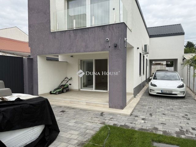 Eladó családi ház, Budapesten, XV. kerületben 168 M Ft, 4 szobás