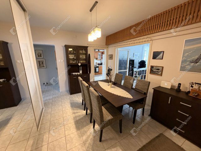 Eladó téglalakás, Keszthelyen 67.9 M Ft, 3 szobás