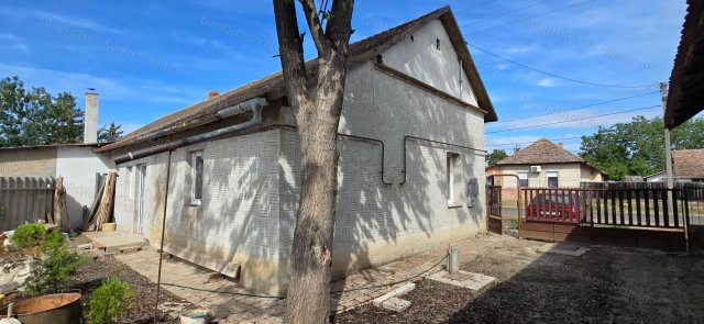 Eladó családi ház, Kunszentmártonban 9.2 M Ft, 2 szobás