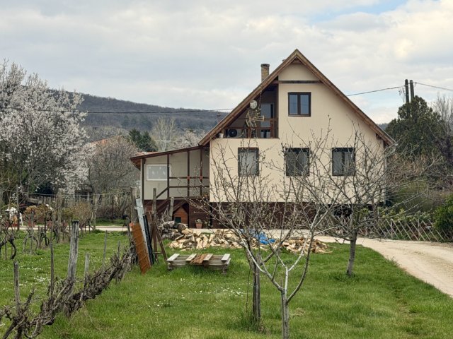 Eladó családi ház, Csopakon 70 M Ft, 5 szobás