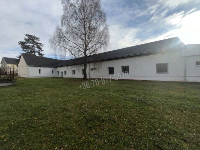 Eladó hotel, Kömlődön 59.9 M Ft, 13 szobás