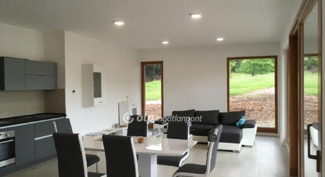 Eladó téglalakás, Pilisjászfalun 135.092 M Ft, 4 szobás