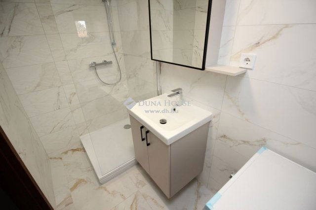 Kiadó téglalakás, albérlet, Kecskeméten 135 E Ft / hó
