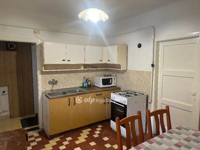 Eladó családi ház, Pécsett 60 M Ft, 3 szobás