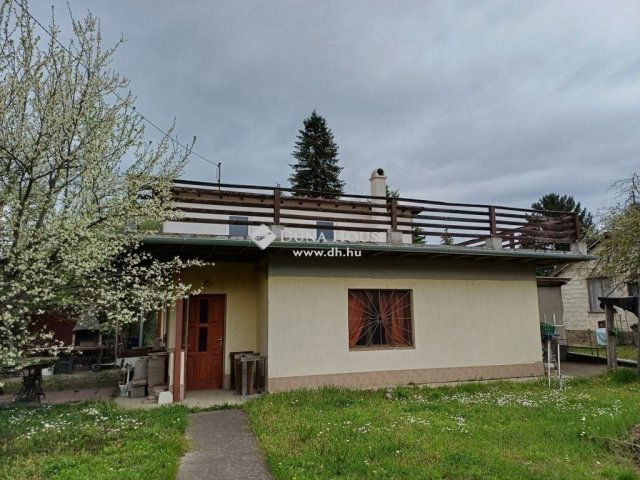 Eladó nyaraló, Ráckevén 49.99 M Ft, 2 szobás