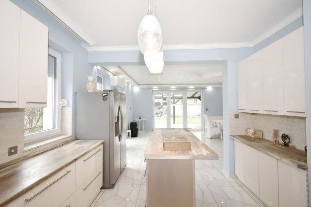 Eladó családi ház, Debrecenben 580 M Ft, 7 szobás