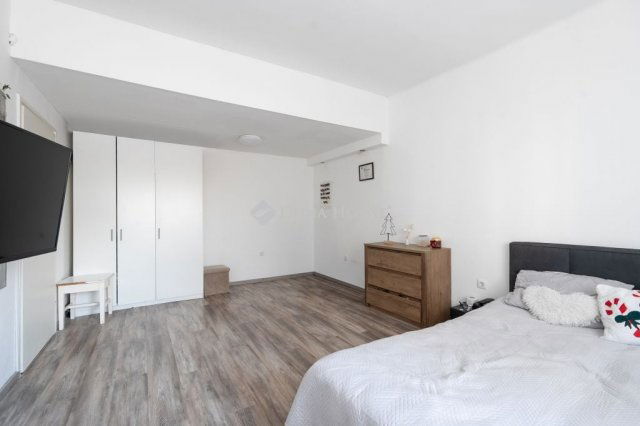 Eladó téglalakás, Tatabányán, Béla Király körtéren 42.9 M Ft