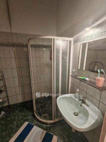 Eladó téglalakás, Budapesten, V. kerületben 130 M Ft, 2 szobás