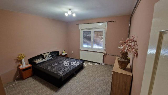 Eladó családi ház, Lőrinciben 44.999 M Ft, 3 szobás