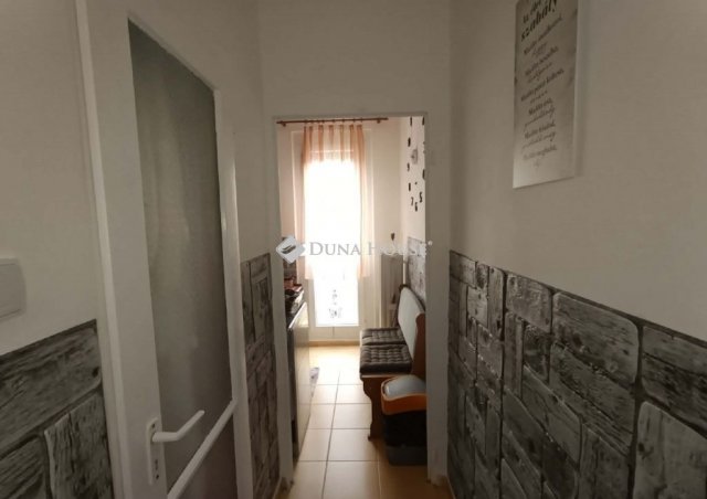 Eladó panellakás, Pécsett 39.5 M Ft, 2 szobás