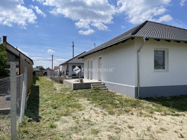 Eladó ikerház, Inárcson 85 M Ft, 4 szobás / költözzbe.hu