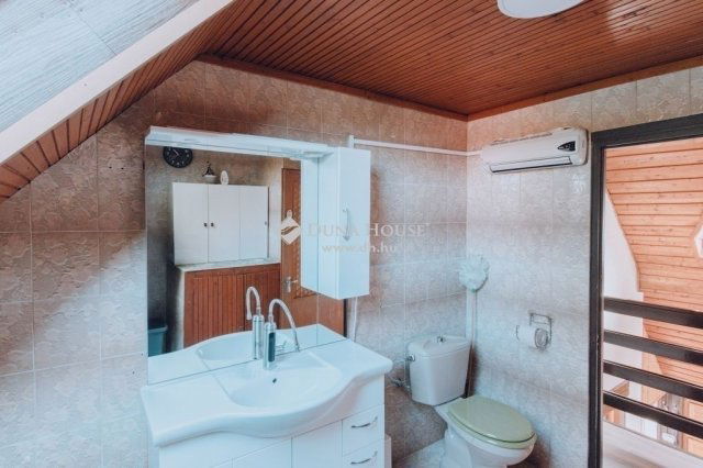 Eladó családi ház, Kecskeméten 225 M Ft, 5 szobás