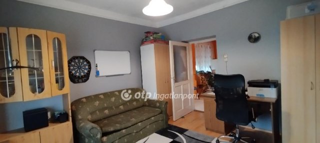Eladó családi ház, Jászberényben 30 M Ft, 2 szobás