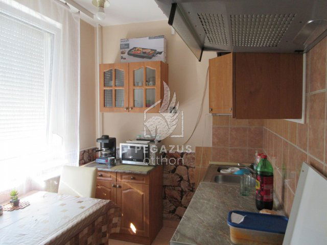 Eladó panellakás, Ózdon, Újváros téren 13.8 M Ft, 2 szobás