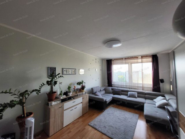 Eladó panellakás, Győrött 52.9 M Ft, 3 szobás