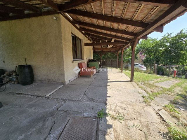 Eladó családi ház, Pécsett 44.9 M Ft, 4 szobás