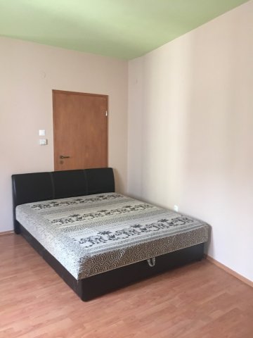 Kiadó téglalakás, albérlet, Pécsett, Jókai téren, 1 szobás