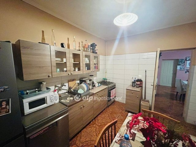Eladó családi ház, Napkoron 48 M Ft, 2 szobás
