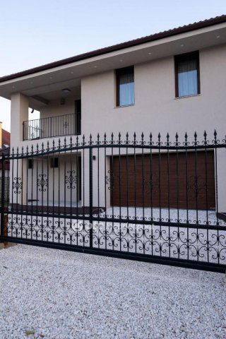 Eladó családi ház, Üllőn 184.6 M Ft, 4 szobás