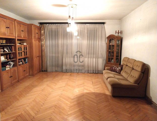 Eladó téglalakás, Szekszárdon 33 M Ft, 2 szobás