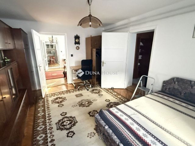 Eladó családi ház, Pécsett 74.99 M Ft, 3+1 szobás