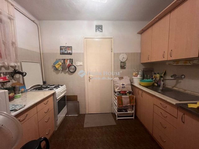 Eladó családi ház, Pécsett 73 M Ft, 6 szobás