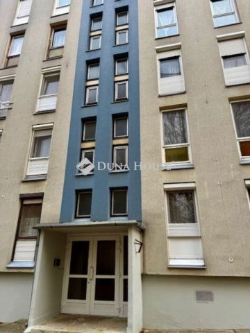 Eladó panellakás, Pécsett 49 M Ft, 3 szobás