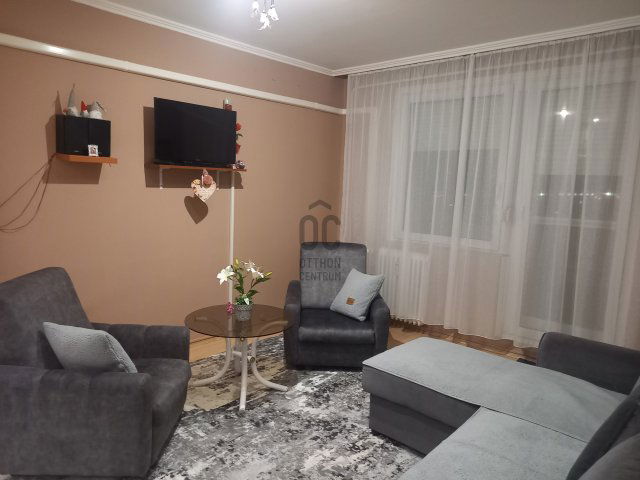 Eladó panellakás, Pápán 29.9 M Ft, 2 szobás