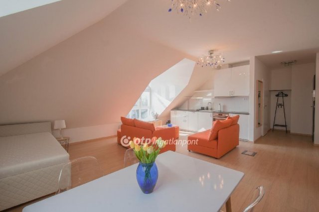 Eladó téglalakás, Balatonkenesén 84.9 M Ft, 1+1 szobás
