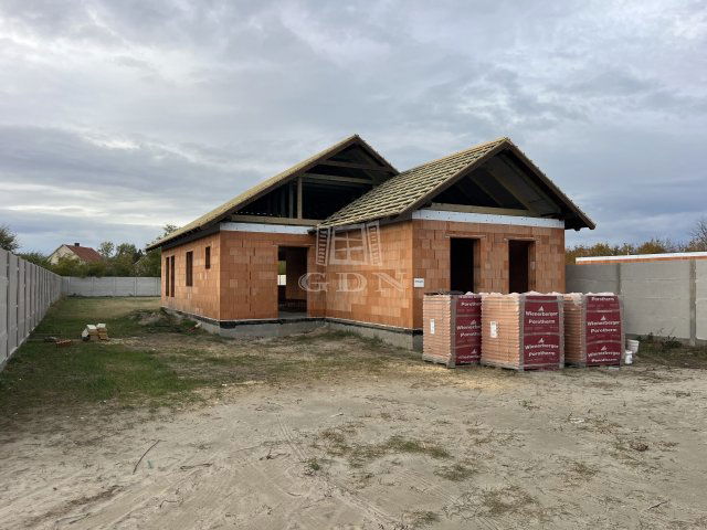 Eladó családi ház, Ráckevén 88 M Ft, 4 szobás