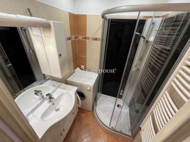 Eladó panellakás, Pécsett 42.2 M Ft, 2 szobás