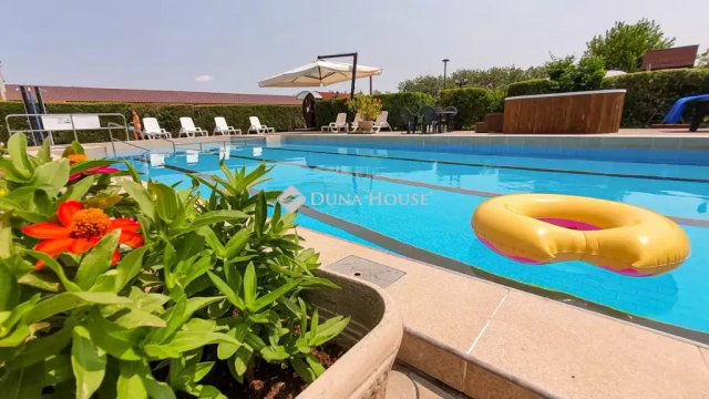 Eladó üzlethelyiség, Bakson 350 M Ft, 16 szobás