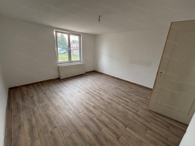 Eladó családi ház, Esztergomban 48 M Ft, 3 szobás