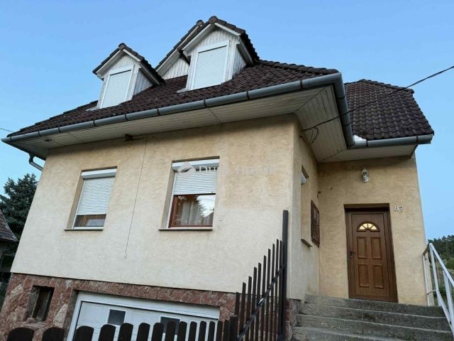 Eladó családi ház, Bajóton 69.9 M Ft, 5 szobás