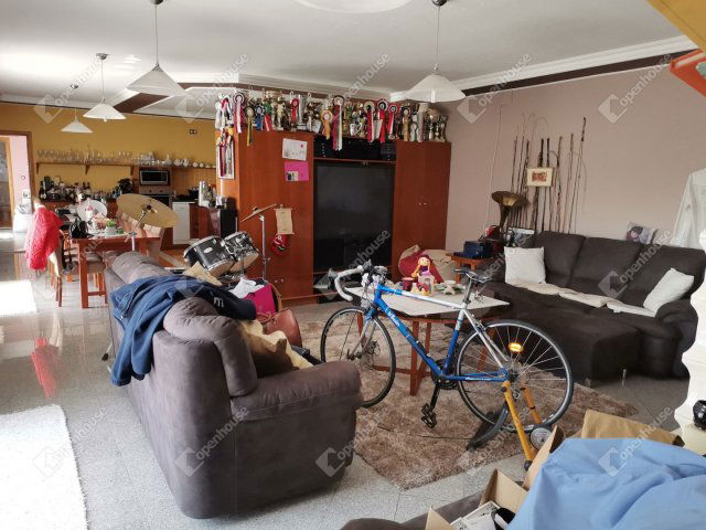 Eladó családi ház, Kisbéren 100 M Ft, 7 szobás