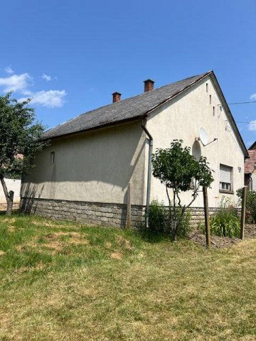 Eladó családi ház, Sásdon 17 M Ft, 2+1 szobás