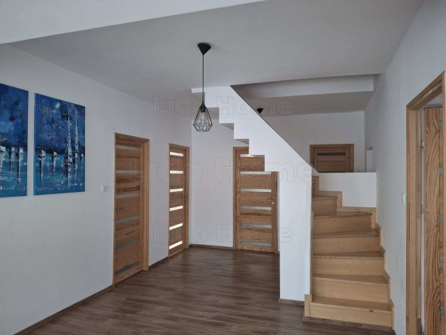 Eladó családi ház, Balatonlelleén 109.999 M Ft, 11 szobás
