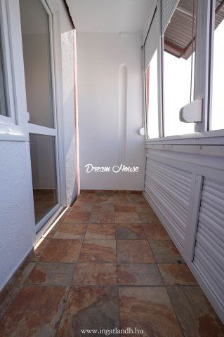 Eladó téglalakás, Nyíregyházán 27.99 M Ft, 1 szobás