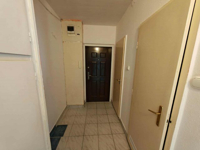 Eladó panellakás, Ajkán 31.5 M Ft, 2 szobás